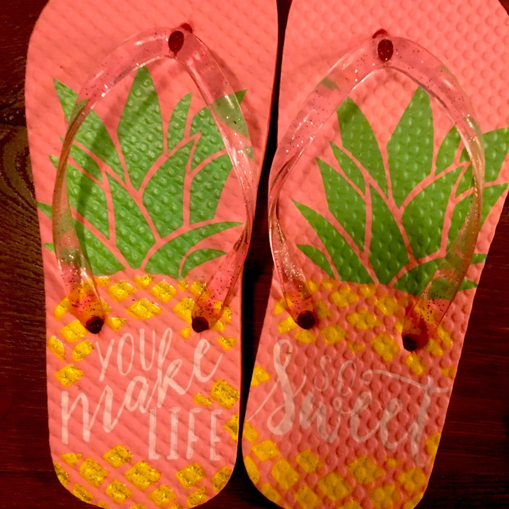 Kids pink flip flops size 13/1